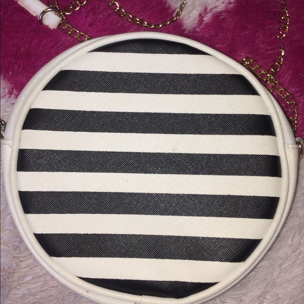 Purse 💞 - Picture 2 of 4